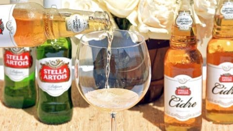 Cider - Stella - wine glass - pour