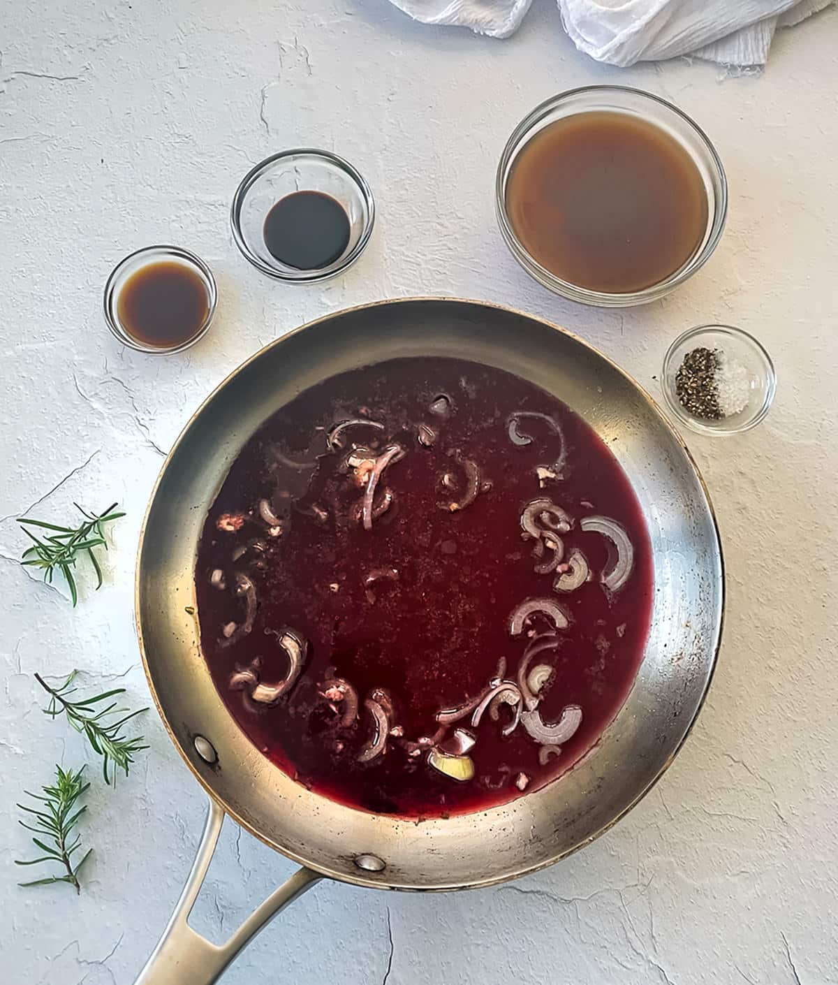 Red wine au jus in a silver skillet.