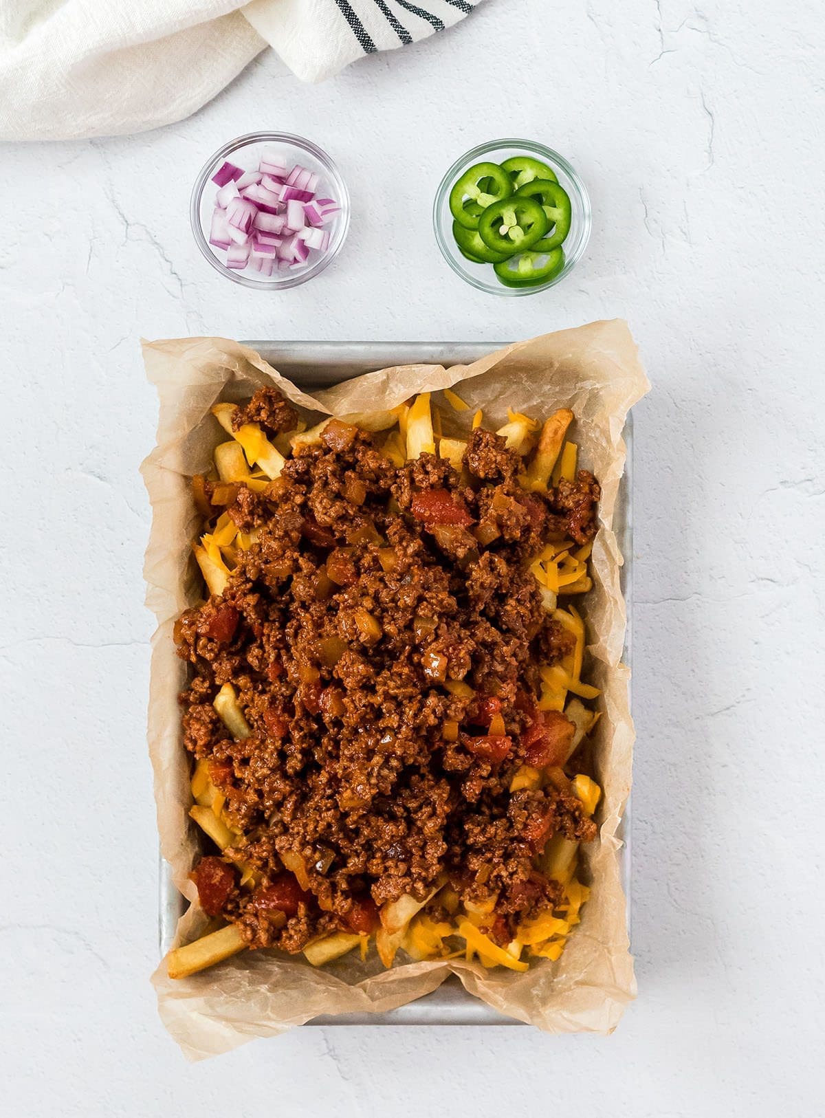 Chili on top of french fries.