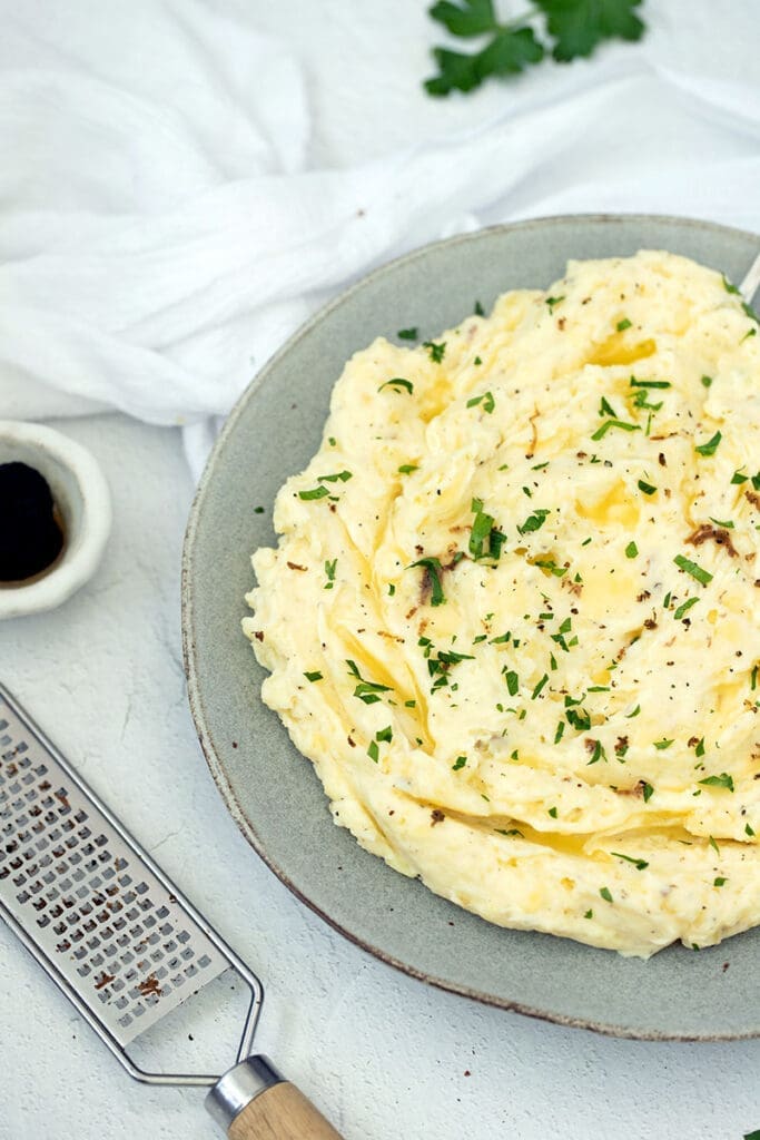 Truffled mashed potatoes on a blue plate.